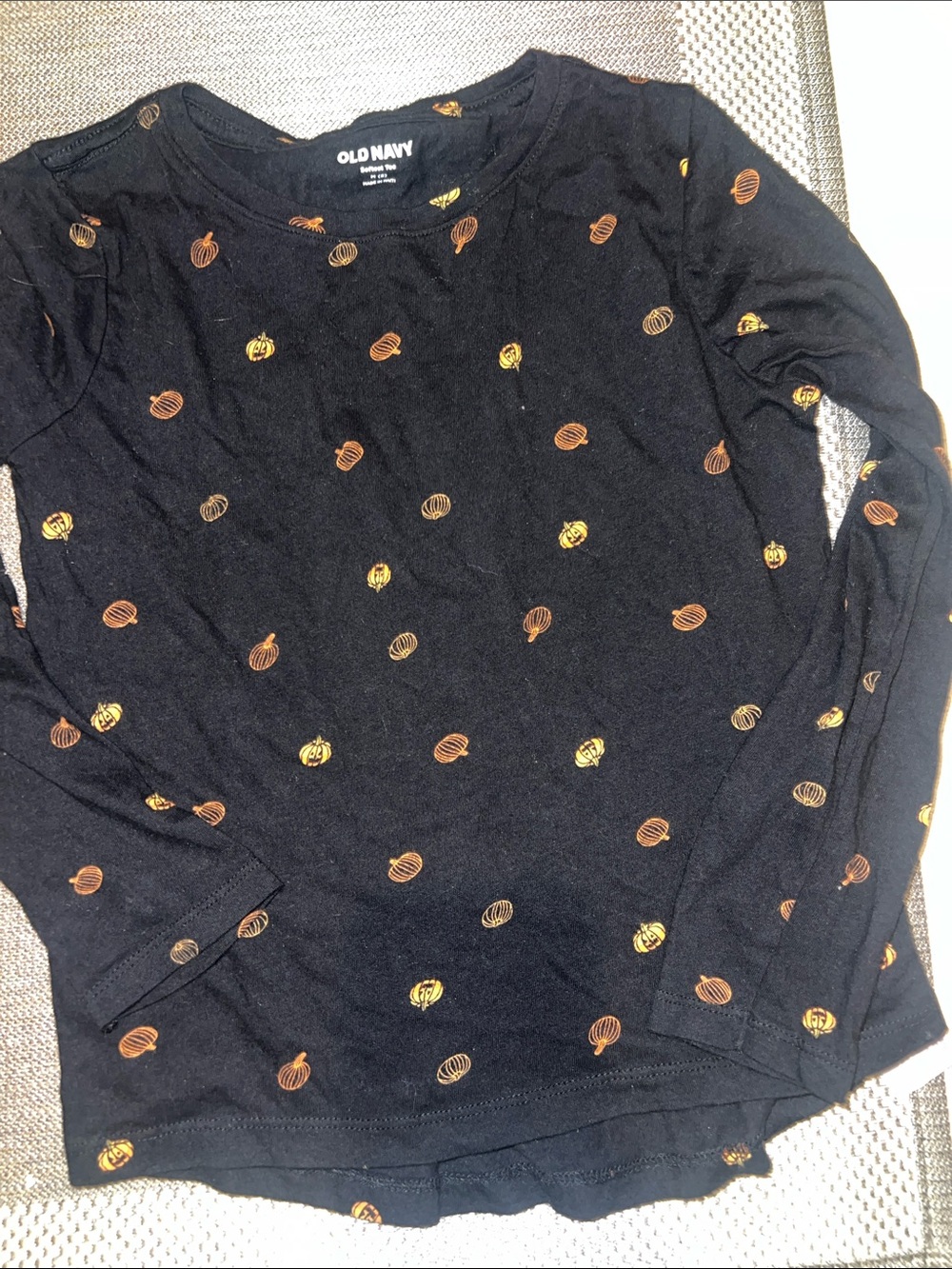 Old Navy Printed long Sleeve Tee Size Medium